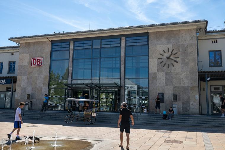 British woman stabbed to death in German train station