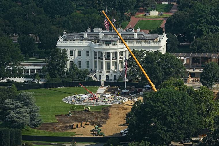 US supreme court allows Donald Trump to carry on building $400m White House ballroom