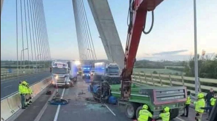Serious delays on M1 after tractor and lorry crash on Boyne Valley Bridge