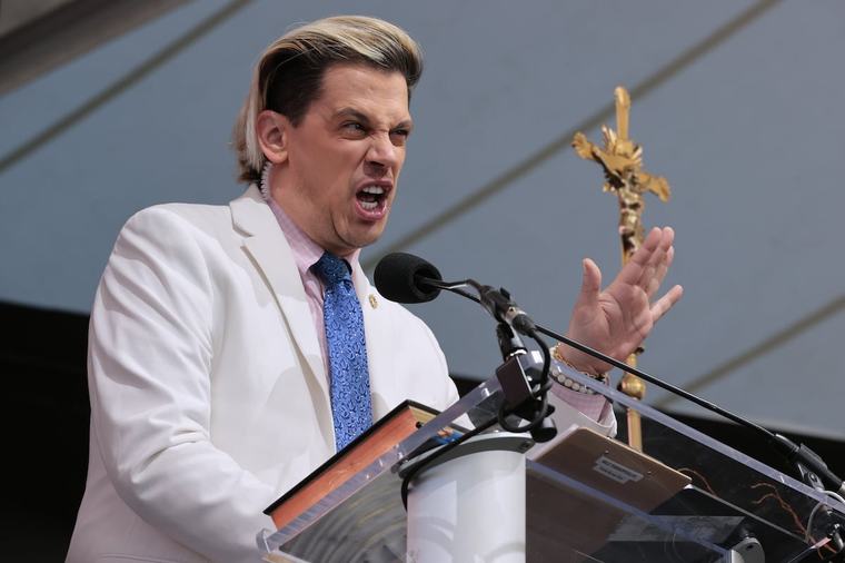 British far-right commentator Milo Yiannopoulos detained by ICE as a ‘visa overstayer’