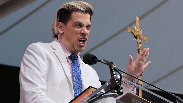 British far-right commentator Milo Yiannopoulos detained by ICE