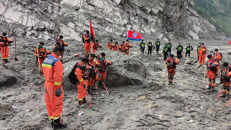 Rescuers comb through mud as Nepal-China floods leave more than 1,000 dead