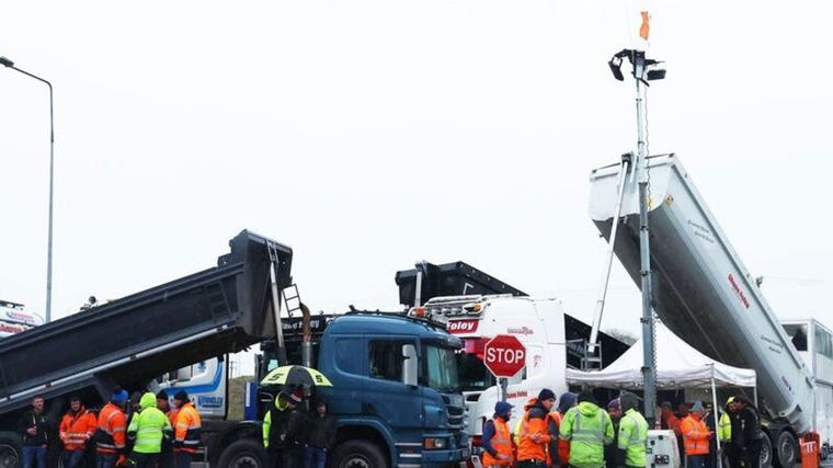 Threat of fuel protests grows as diesel tops €2 a litre at 350 forecourts