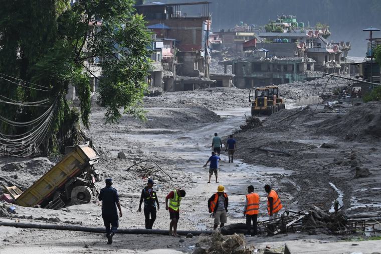 Death toll from Nepal-Tibet floods reaches 750, with 3,000 still missing