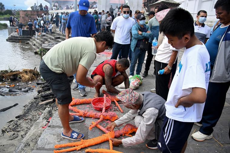 Hopes of finding Nepal floods survivors fade as death toll passes 1,100