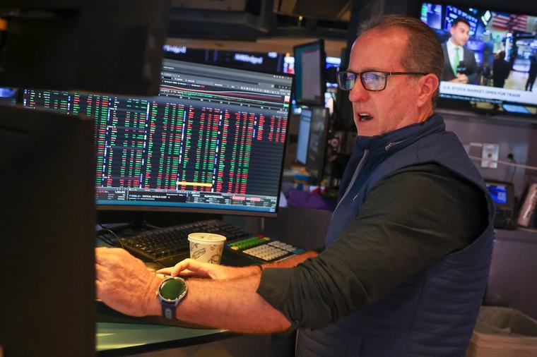 Shares fall amid renewed strikes in the Middle East